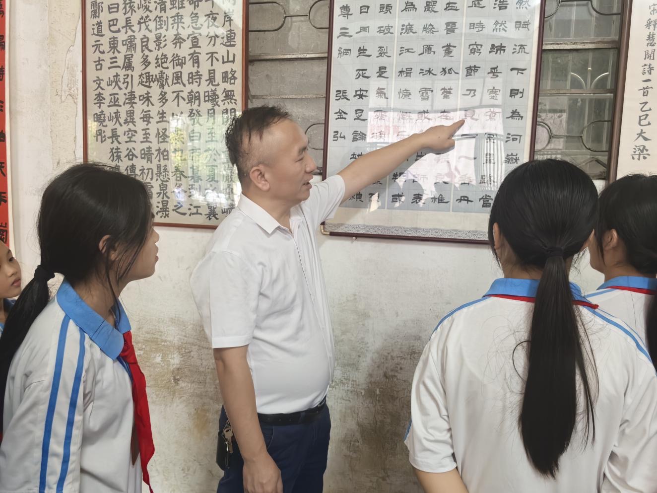 封开南丰400名书法小天使墨舞青春，书写出彩人生