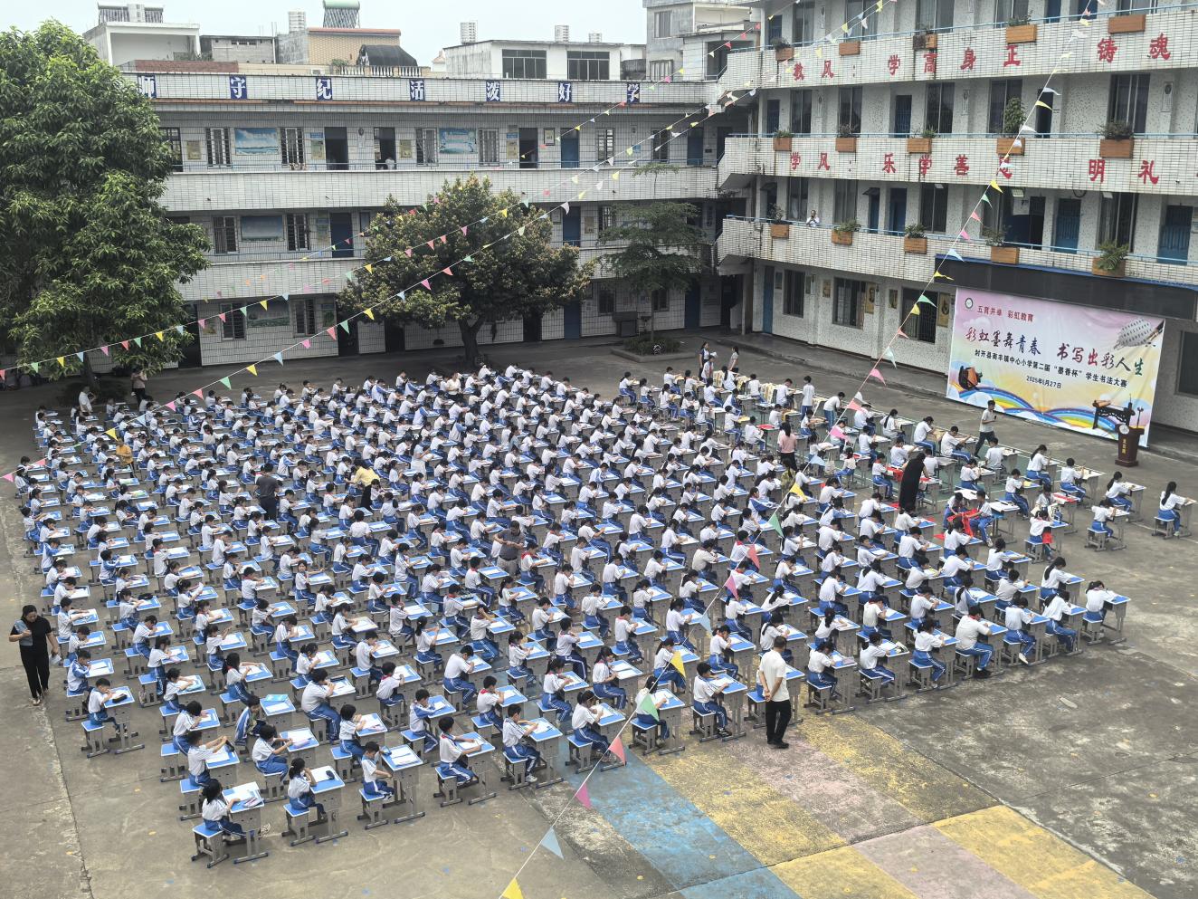 封开南丰400名书法小天使墨舞青春，书写出彩人生