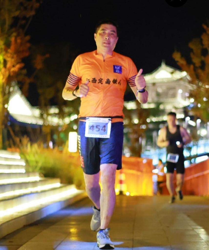 挑战黑夜，超越自我！定南夜间铁人陈曦！