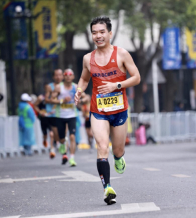 “鲲鹏径”全球铁人传奇之王鹏飞