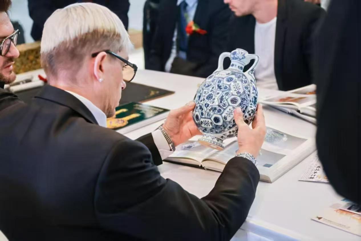 盛世藏珍 机遇正当时 亚细亚2025澳门秋拍圆满收官——暨古董市场黄金变现期洞察