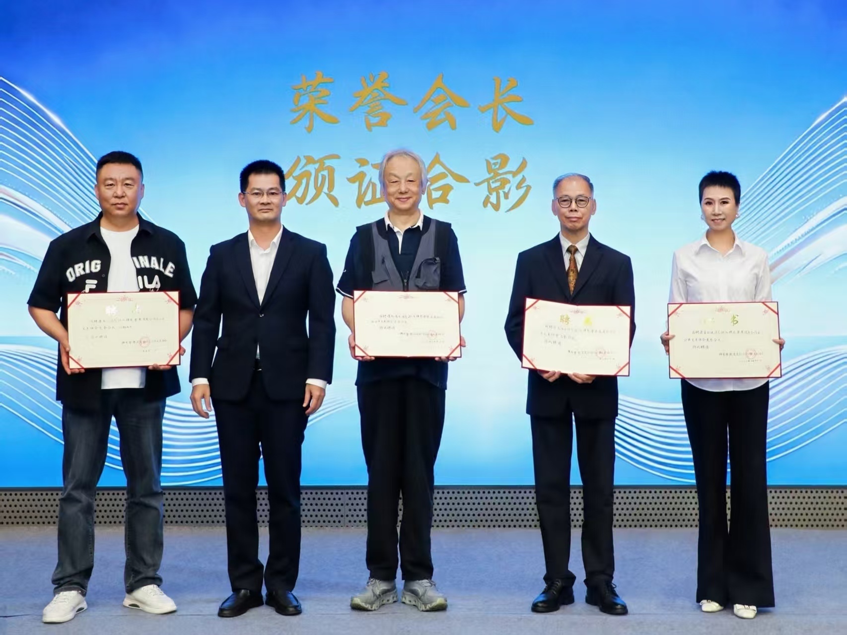 琴澳聚力启新程|横琴粤澳深度合作区公关协会揭牌 名家书画展同步启幕