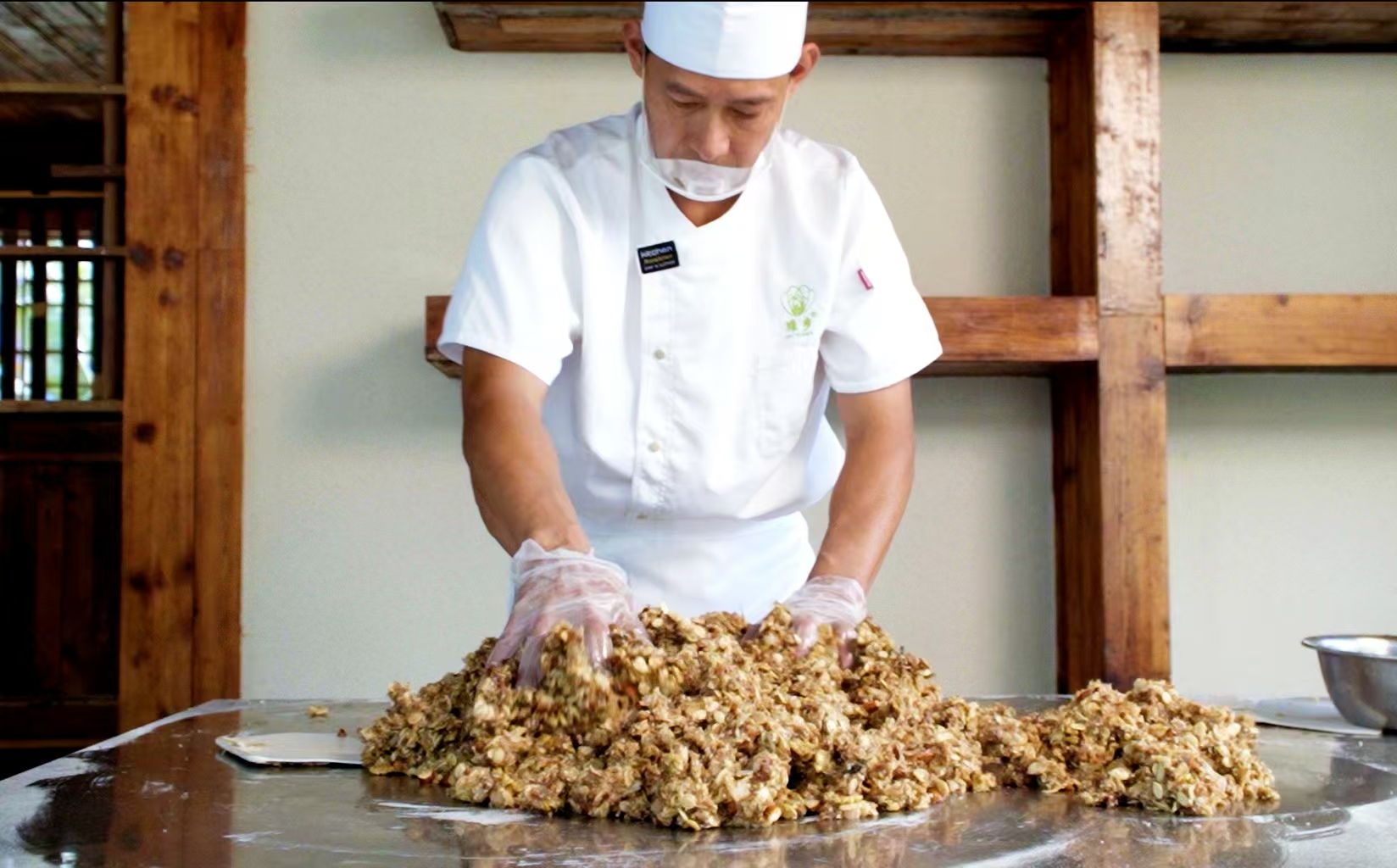 【月饼风物志】岭南非遗烟火：珠乡橄榄月饼，火窑古法里的中秋食养文脉